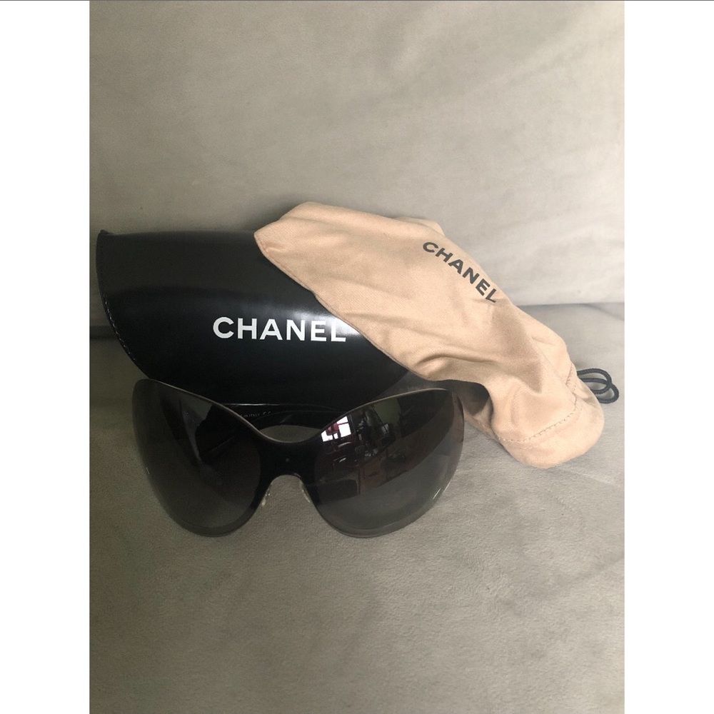 CHANEL Black Sunglasses